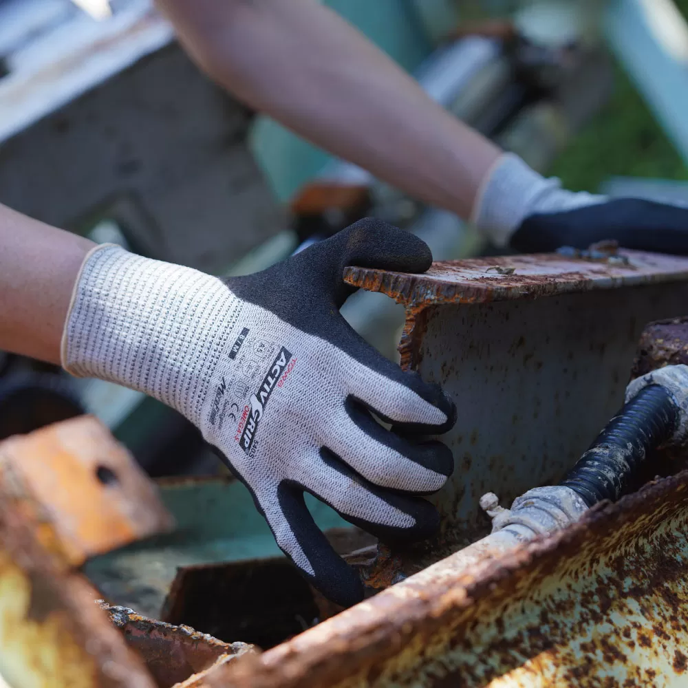 TOWA Omega-S 540S Slip-Resistant, Oil-Resistant, and Cut-Resistant Gloves